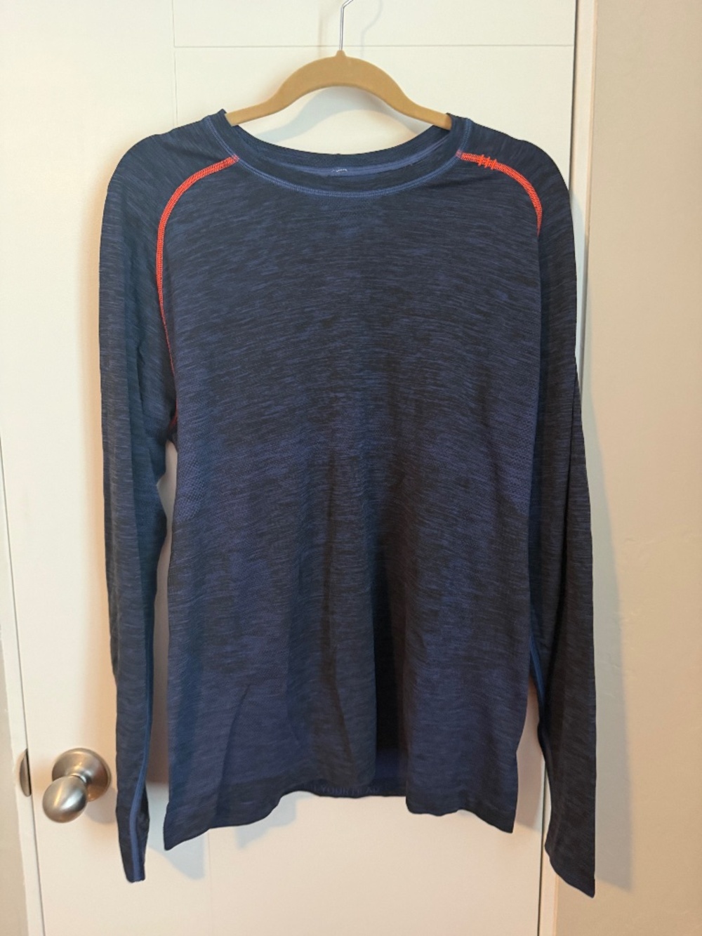 MENs Lululemon Athletic Crewneck Top - Size L (Navy Blue/Orange)